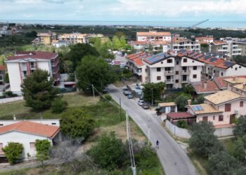 «Qui centinaia di residenti, ma strada mai allargata»