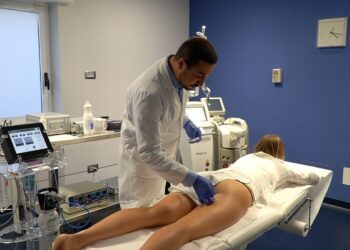 Migliorare la circolazione e l’estetica della cute con la carbossiterapia: ne parliamo col Dottor Luca Memmo