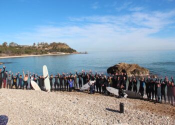 Surfisti contro Menna: «Non siamo scoiattoli di mare, ma cerchiamo di proteggere l’ambiente»