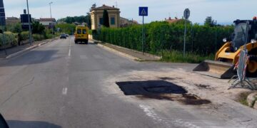 D’Elisa: «Incrocio corso Mazzini-via San Sisto, problema risolto: ripristinata la circolazione»