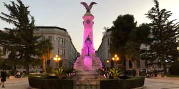 Giornata delle malattie croniche intestinali, domani la statua di Rossetti si illumina di viola