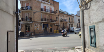 «Da queste strade immettersi su corso Mazzini è sempre più pericoloso»