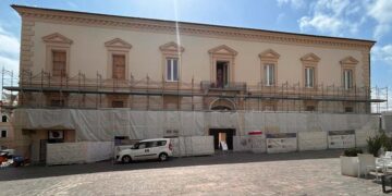 Palazzo d’Avalos inizia a svelare il nuovo volto, tra un mese la conclusione dei lavori