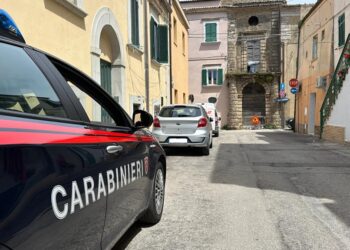 Cinquantaduenne inglese trovata morta in un alloggio del centro: cause naturali