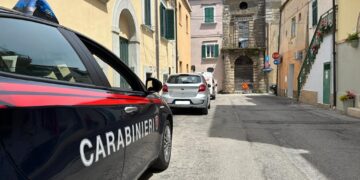 Cinquantaduenne inglese trovata morta in un alloggio del centro: cause naturali