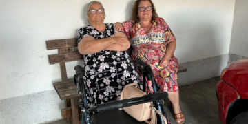 «Mia madre è disabile e deve salire al quinto piano, l’ascensore è rotto e nessuno ci aiuta»