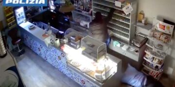 Facevano esplodere bancomat con l’uso di “marmotte”: arrestate 8 persone