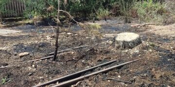 Scoppia un incendio nel parcheggio dell’ex stazione, pompieri lo spengono sul nascere