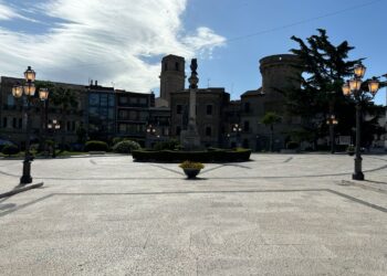 Lampioni accesi in pieno giorno, «è un progetto di efficientamento energetico»