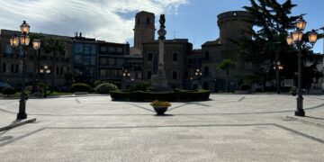 Lampioni accesi in pieno giorno, «è un progetto di efficientamento energetico»