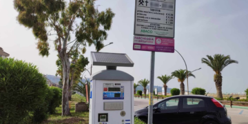 Strisce blu, riattivati i parcometri: 50 centesimi per la prima ora, un euro per le successive