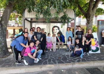 «Vedo, sento e parlo»: vicino al Parco Falcone e Borsellino la pensilina dedicata a Lea Garofalo