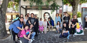 «Vedo, sento e parlo»: vicino al Parco Falcone e Borsellino la pensilina dedicata a Lea Garofalo