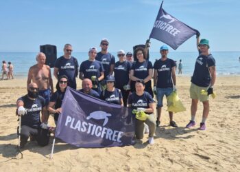 Giornata dell’ambiente e degli oceani: a Vasto Marina, con Plastic Free, pulita la pista ciclabile
