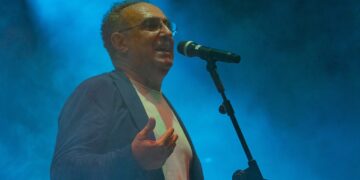 Risate e raccolta fondi per i bambini emopatici: platea piena per lo show di Vincenzo Olivieri