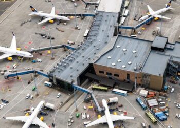 Falsi pacchi bomba, 2 aerei dirottati e aeroporti chiusi: 37enne citato a giudizio