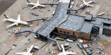 Falsi pacchi bomba, 2 aerei dirottati e aeroporti chiusi: 37enne citato a giudizio