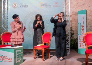 Serena Bortone tra il romanzo anni Ottanta e Vasto: «Davanti al panorama mi sono incantata»