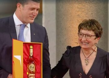 Donatella Di Pietrantonio trionfa al Premio Strega 2024 con “L’età fragile”