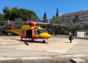 Intervento di emergenza, eliambulanza atterra dentro il Parco “Falcone e Borsellino”