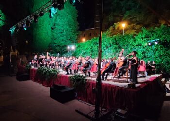 Centenario della morte di Puccini, le sue migliori arie entusiasmano l’Arena Morricone