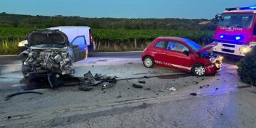 Casalbordino, violento impatto tra due auto sulla Statale 16, due feriti