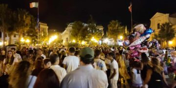 Musica e spettacoli fino alle 4: la città antica si riempie per la Notte in centro