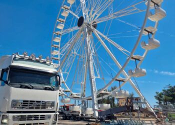 Installata la ruota panoramica sul lungomare di San Salvo, mercoledì l’inaugurazione