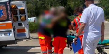 Cade dagli scogli di Vasto Marina, 79enne soccorso e ricoverato in ospedale