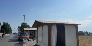 A San Salvo Marina stand di legno in via Vespucci, l’opposizione: «Torna il mercatino? Nessun atto»