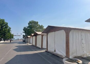 A San Salvo Marina stand di legno in via Vespucci, l’opposizione: «Torna il mercatino? Nessun atto»