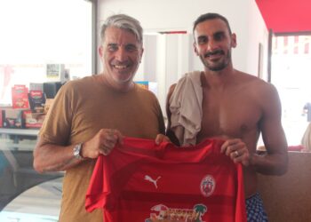 L’atalantino Zappacosta sceglie la spiaggia di Vasto Marina per una domenica di relax