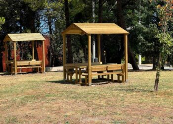 Completata l’installazione di nuovi arredi nella villa comunale di San Salvo