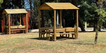 Completata l’installazione di nuovi arredi nella villa comunale di San Salvo