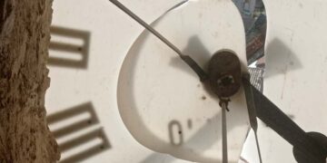 Ripristino degli orologi del campanile, «Dagli amministratori superficialità e voglia di apparire»