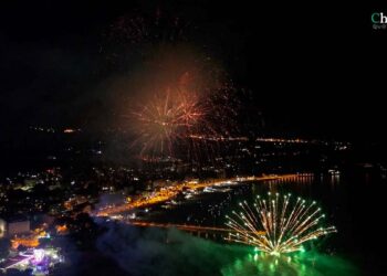 Gaia e fuochi sul mare per salutare il Ferragosto vastese: il doppio appuntamento conquista il pubblico