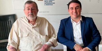 Breve tappa vastese per Francesco Guccini, ricevuto a Palazzo d’Avalos