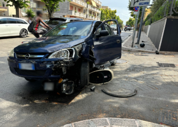Scontro auto-scooter in corso Mazzini, 17enne ferito soccorso in eliambulanza