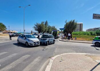 Impatto minicar-auto, giovane ferita a San Salvo Marina