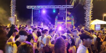 Vasto Marina si tinge di rosa: musica fino all’alba, migliaia di persone sulla riviera