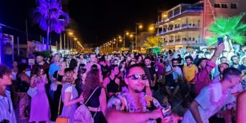 Vasto Marina si tinge di rosa: musica fino all’alba, migliaia di persone sulla riviera
