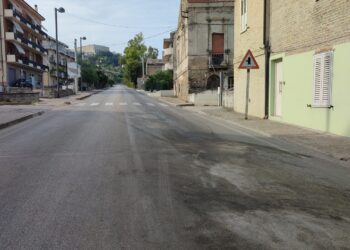 Autocarro perde olio, 4 cadute dalla moto. Chiusa nel pomeriggio una corsia della strada Vasto città-Vasto Marina