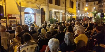 Farsi raccontare la propria vita dagli altri: il romanzo di Paolo Di Paolo è unico