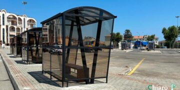 Lavori al terminal bus di via dei Conti Ricci, installate le nuove pensiline