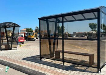 Lavori al terminal bus di via dei Conti Ricci, installate le nuove pensiline