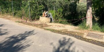 «Sulla strada di Montevecchio acqua si disperde da un mese e nessuno interviene»