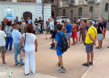 Carenza idrica, la protesta si sposta da Ortona a Lanciano: manifestazione davanti alla sede Sasi
