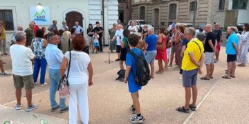 Carenza idrica, la protesta si sposta da Ortona a Lanciano: manifestazione davanti alla sede Sasi