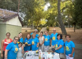 Ottanta bambini rigenerano la pista di pattinaggio della villa comunale