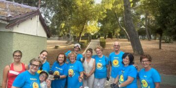 Ottanta bambini rigenerano la pista di pattinaggio della villa comunale